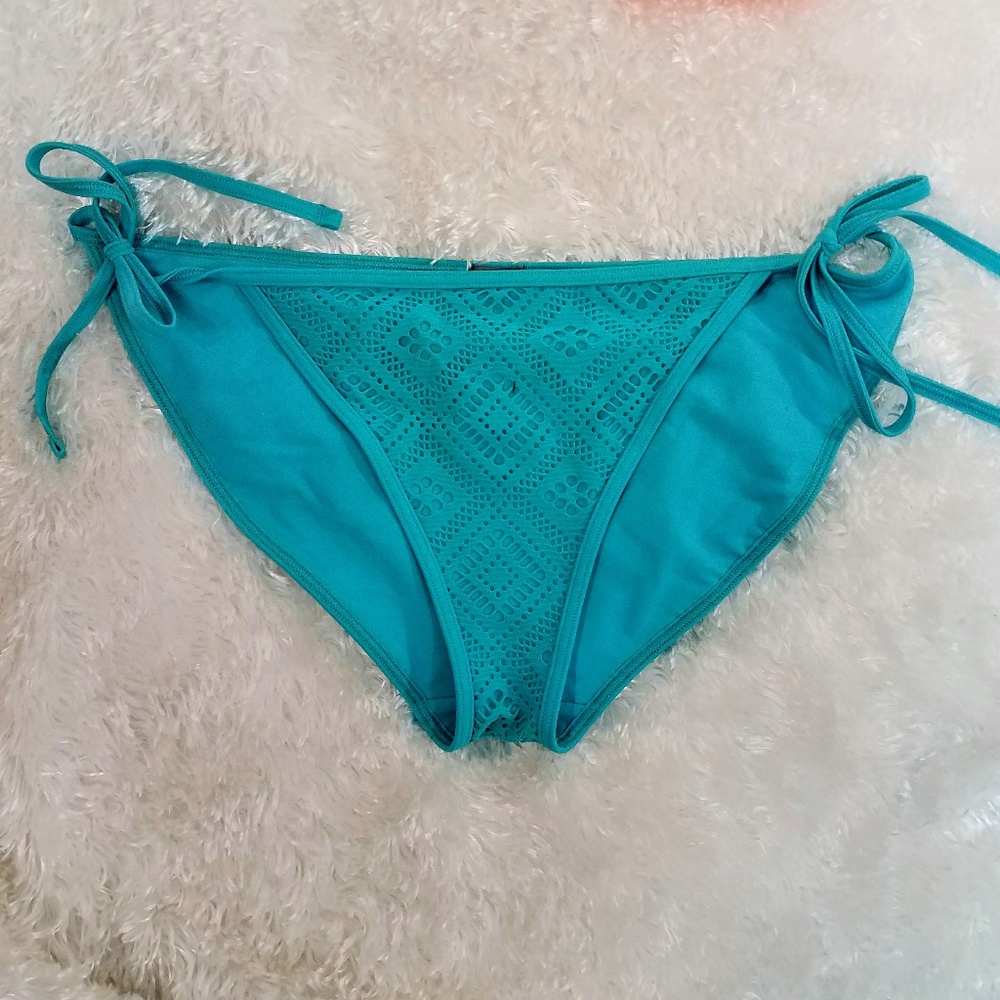 String bikini bottom aerie new never worn M
